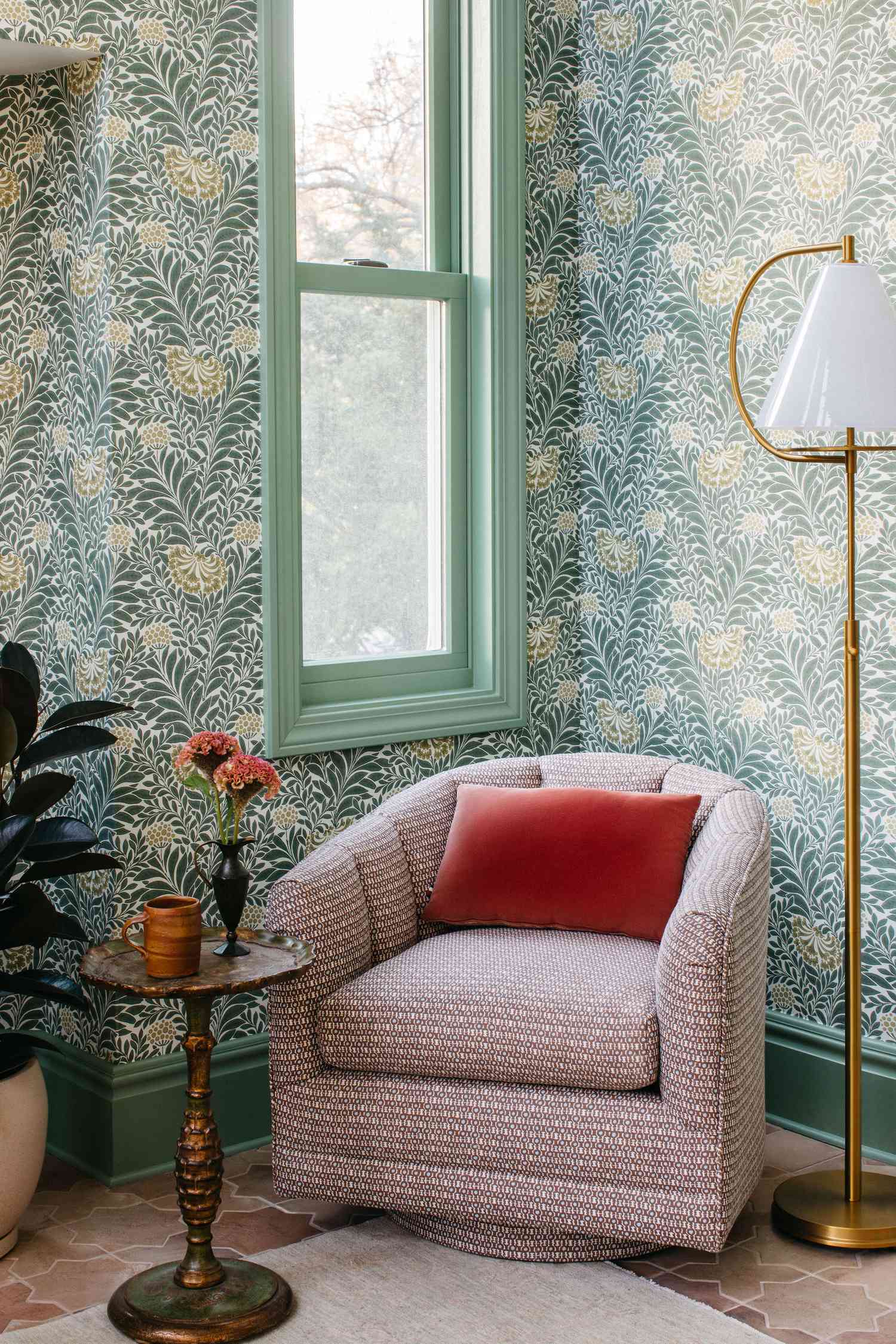 Sunroom with botanical wall paper