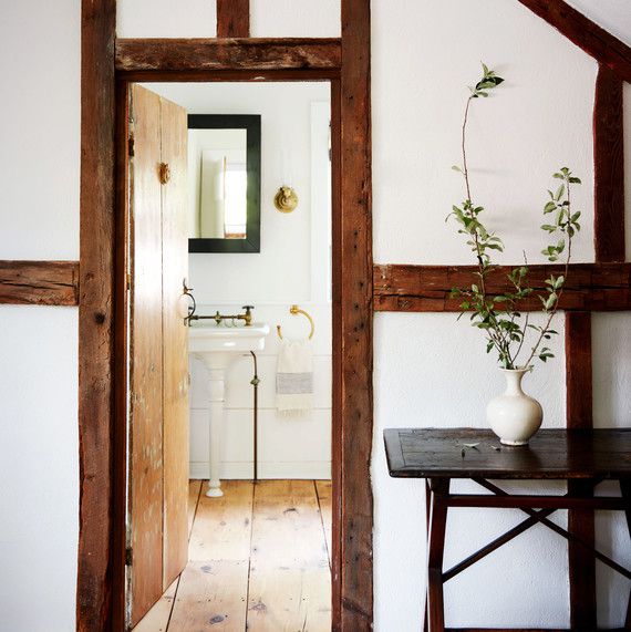 carolyn murphy home guest bathroom doorway table plant