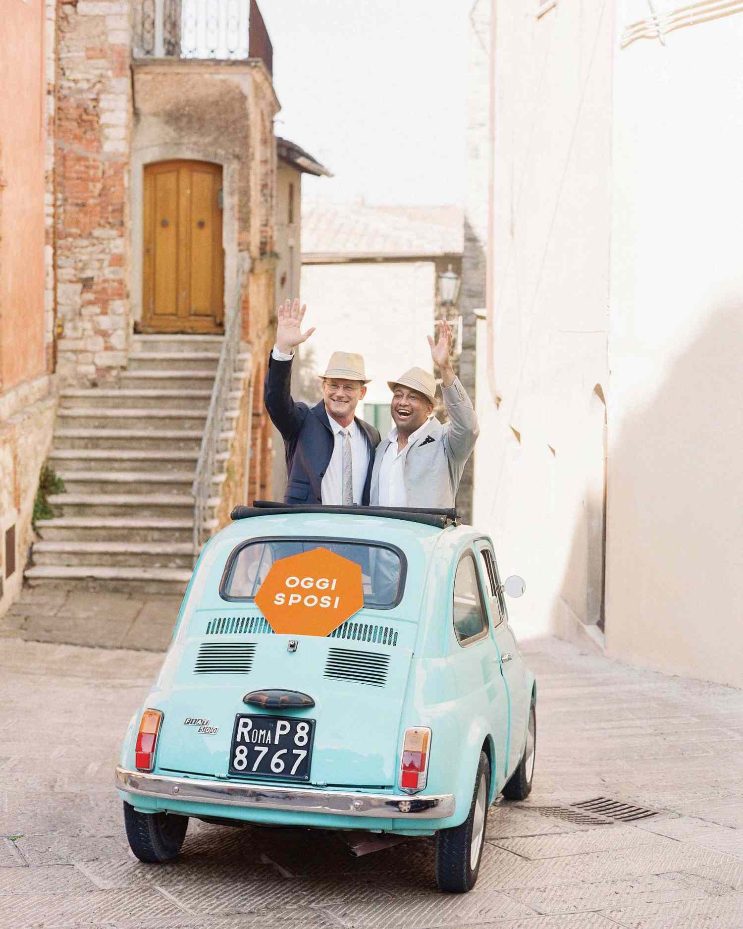 dennis-bryan-wedding-italy-vintage-fiat-getaway-car-just-married-002-0172-s112633.jpg