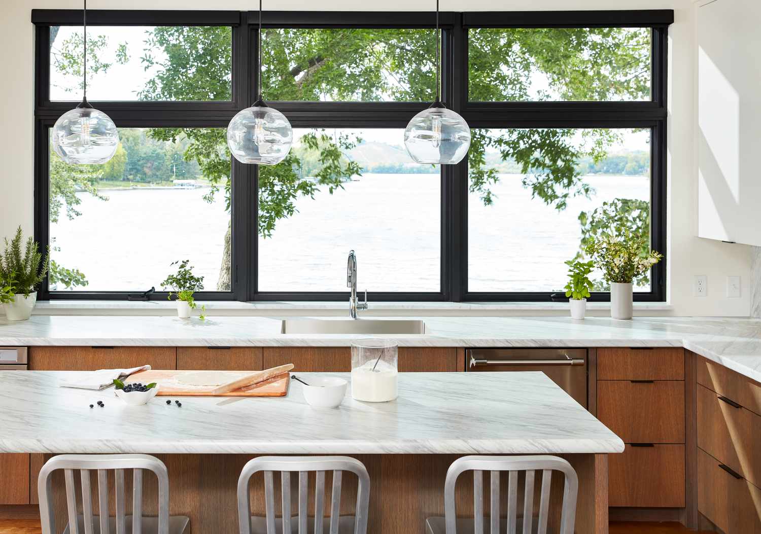 minimalist coastal decor