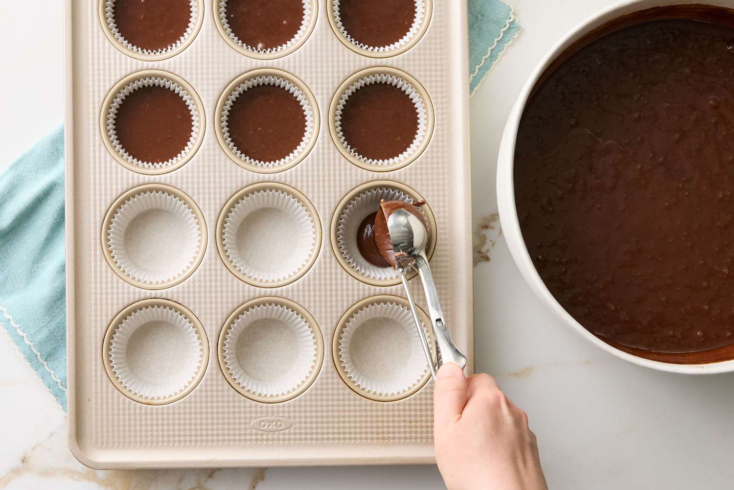 Easy One Bowl Chocolate Cupcakes