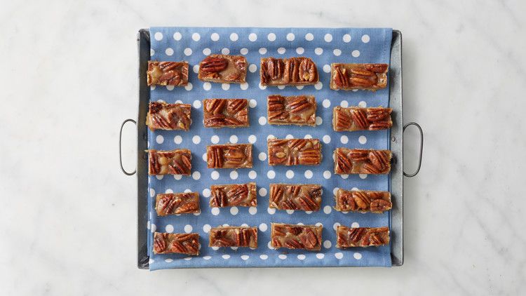 martha-bakes-pecan-bars-281-d110936-0414.jpg