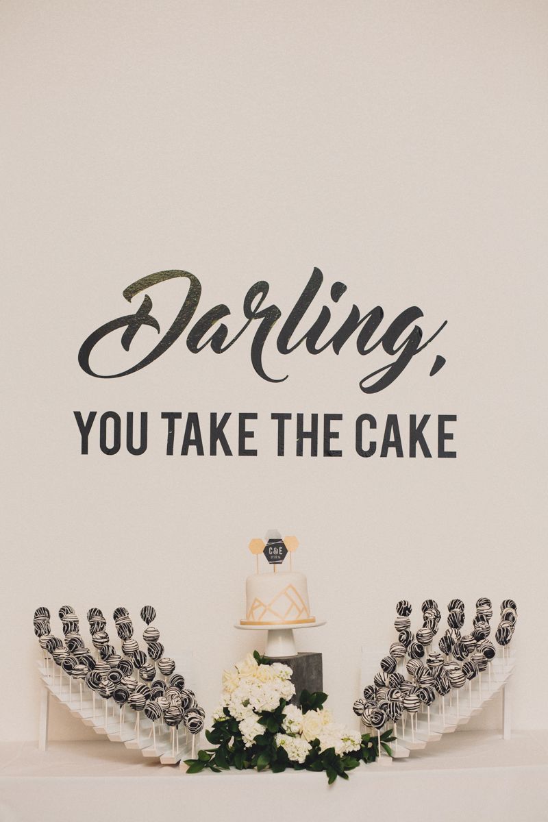 cake table with quote