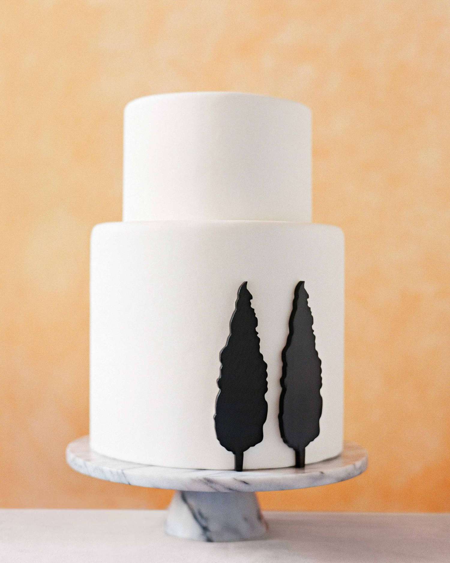 dennis-bryan-wedding-italy-black-white-wedding-cake-trees-008-0080-s112633.jpg