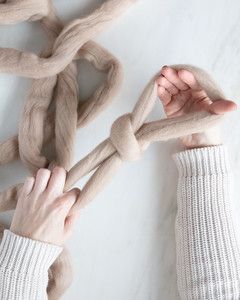 hands pulling slip knot for arm knit blanket