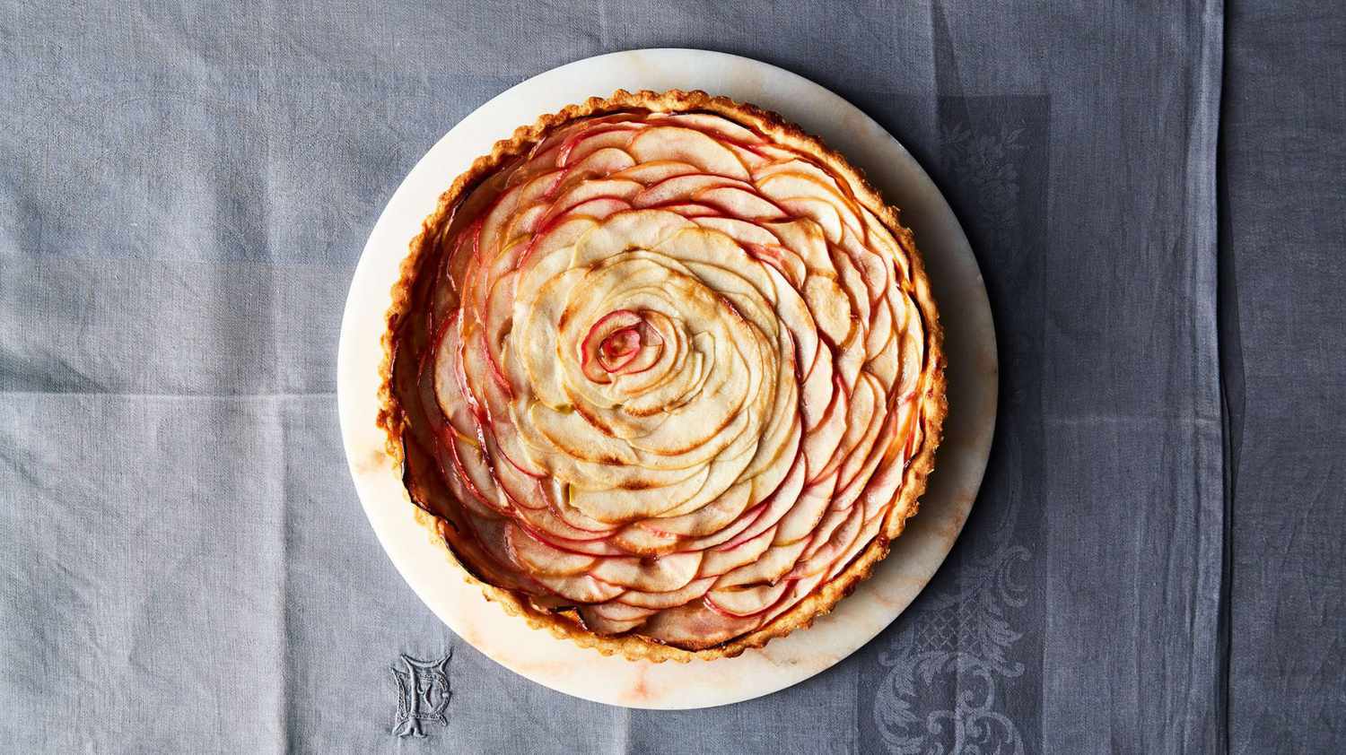 apple rose tart dessert