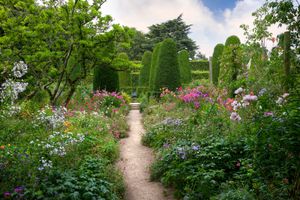 beautiful english cottage flower garden