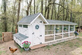 Chicken Coop Cottage-Style