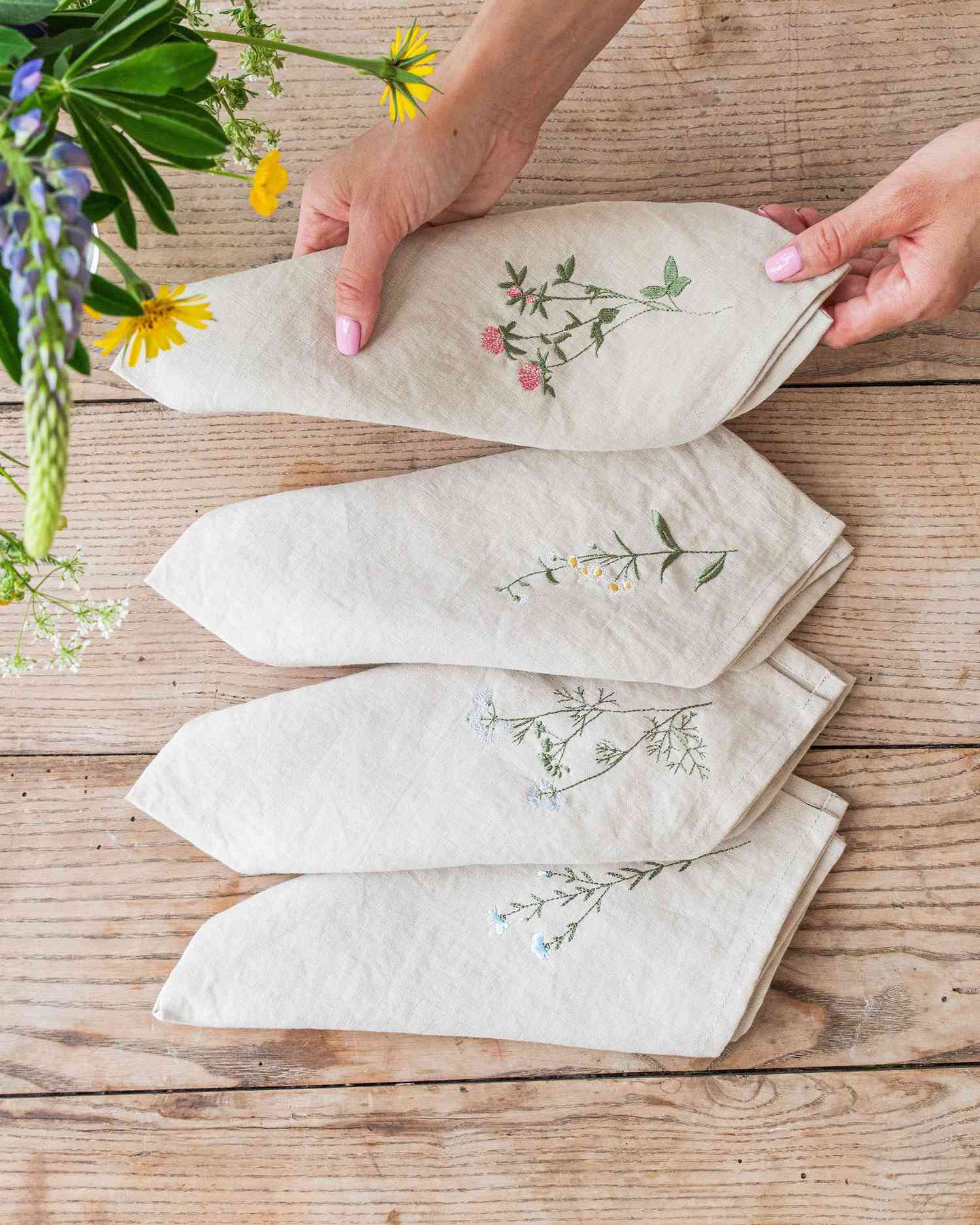 Wildflower Embroidered Napkin Set