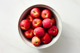 Bowl containing fresh apples for cider preparation