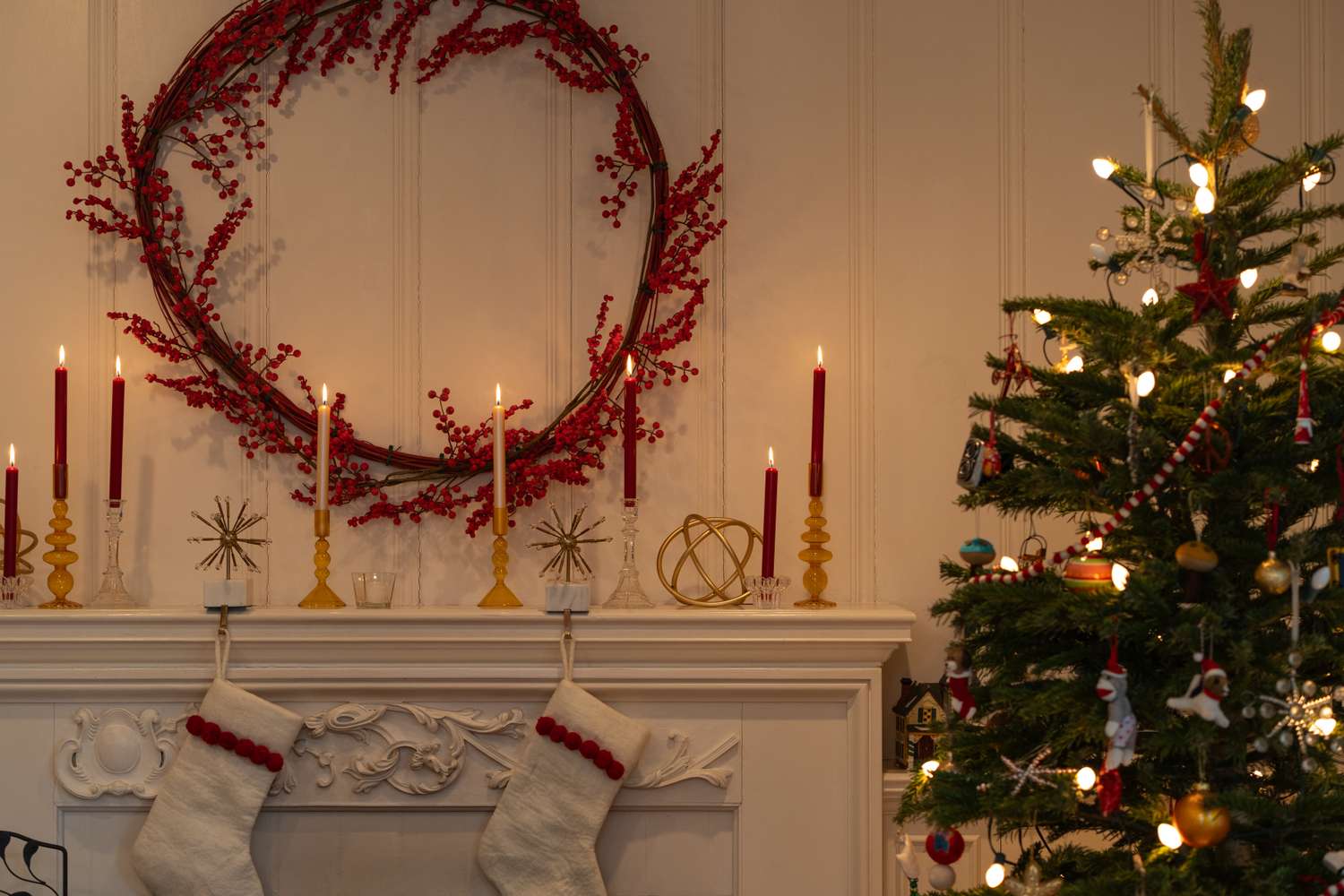 A decorated mantle and Christmas tree for the holiday season