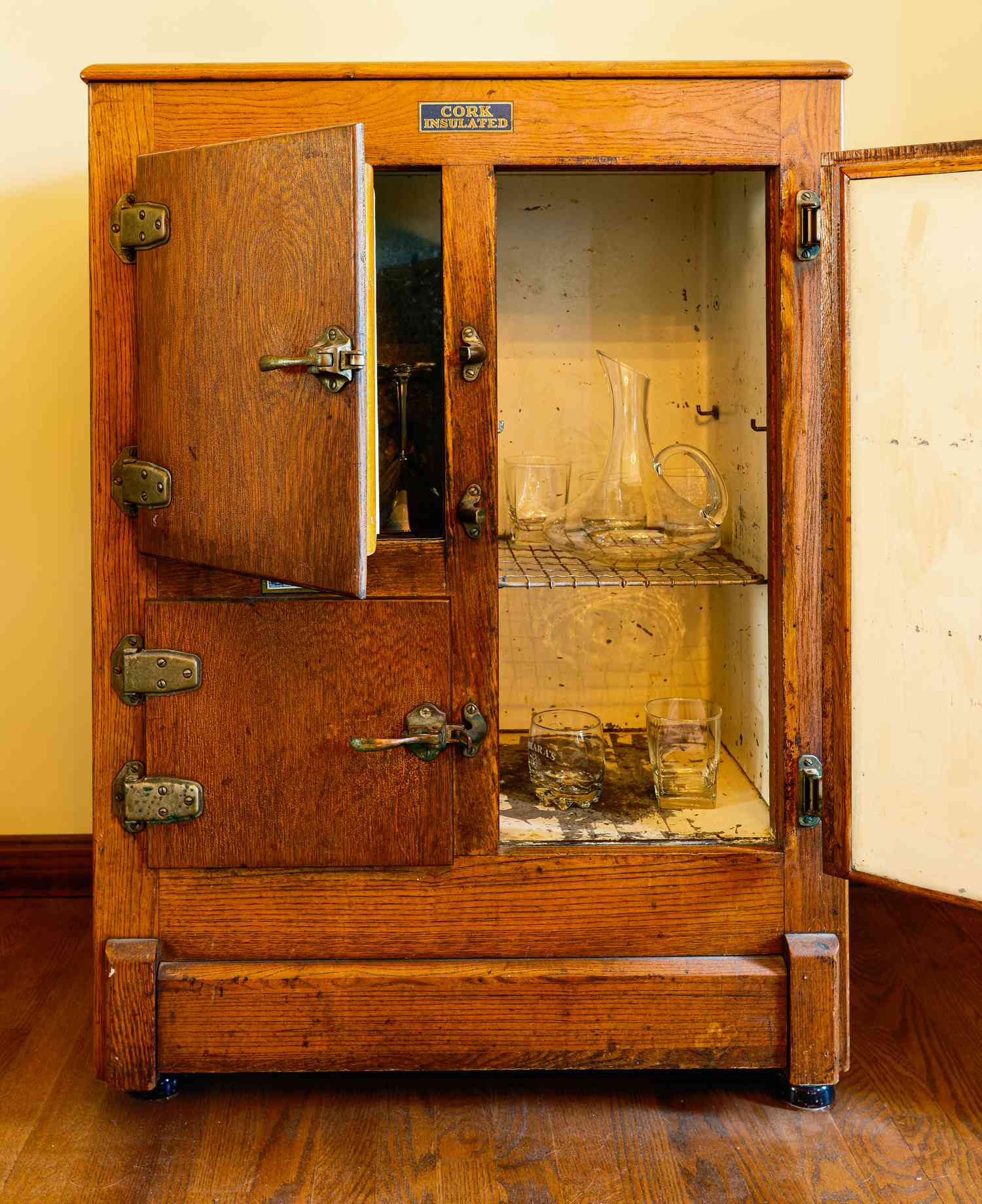 Upcycling old ice box