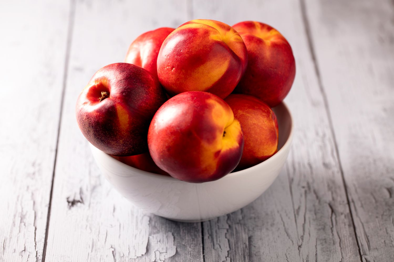 Nectarines in bowl