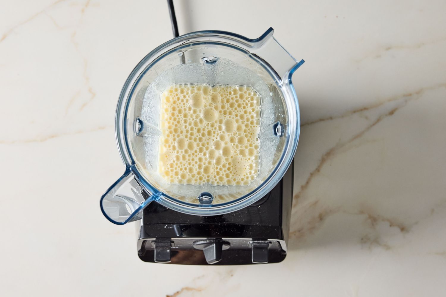 Blender containing a smoothie mixture on a countertop