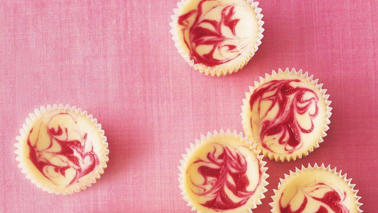 raspberry swirl cheesecake cupcakes