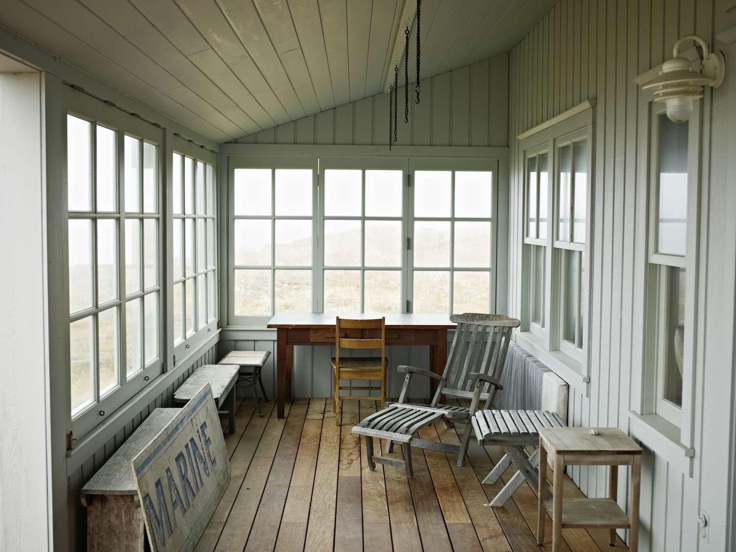 enclosed front porch 