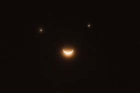 The moon and two planets form a smiley face in the sky