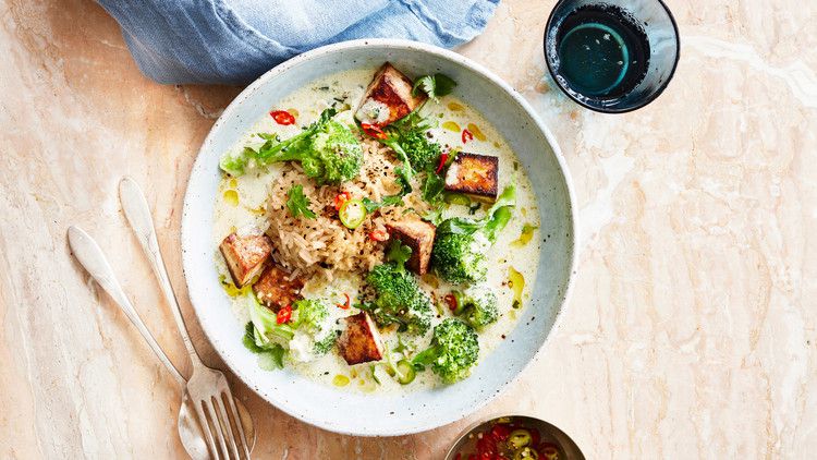 vibrant-green broccoli curry with tofu