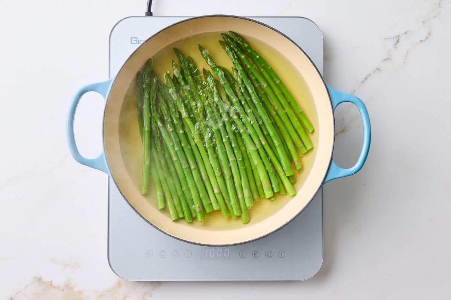 Boiled asparagus 
