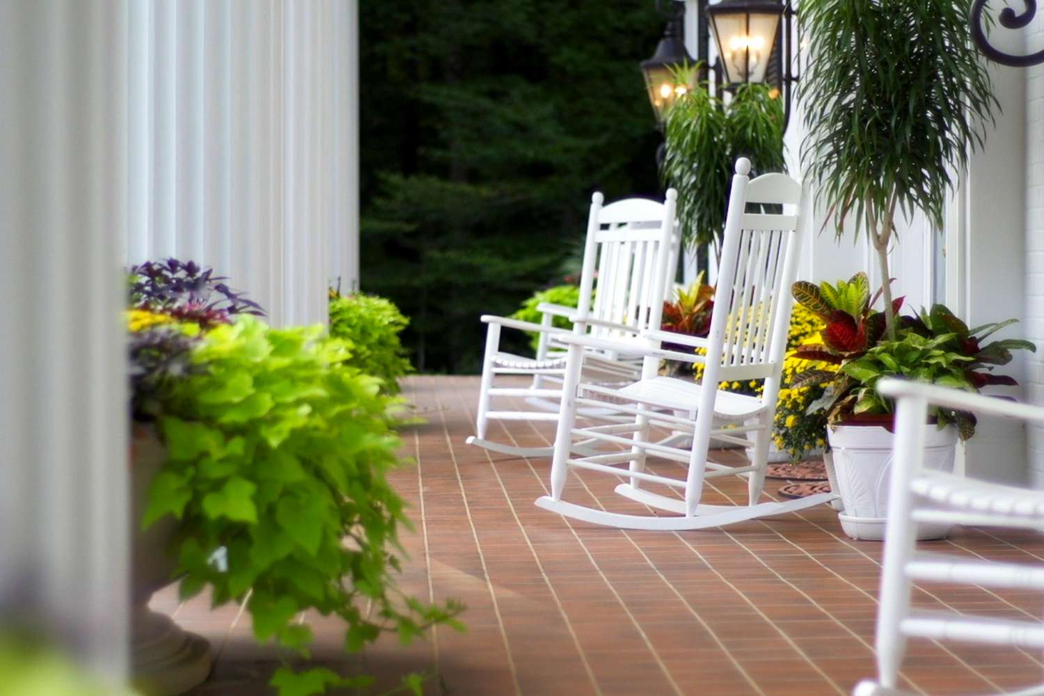 rocking chairs on front porch