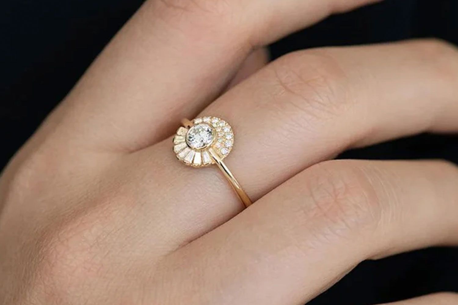 Asymmetric engagement ring 