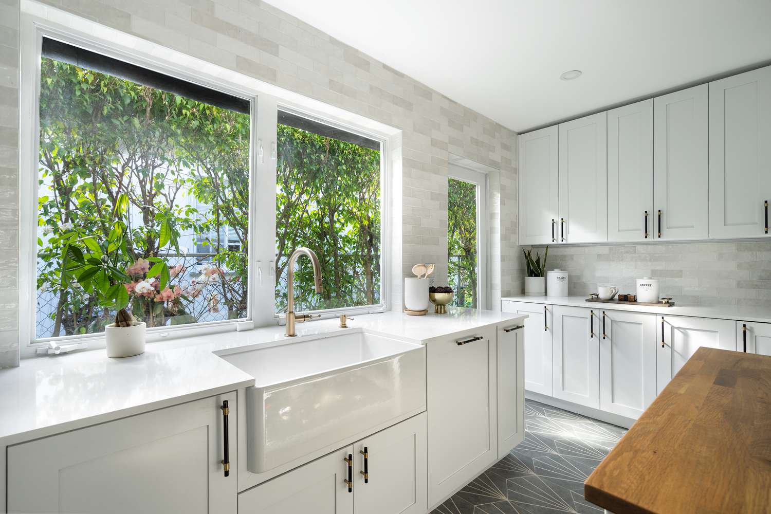 White kitchen with black and gold hardware