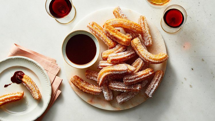 churros with chocolate dipping sauce