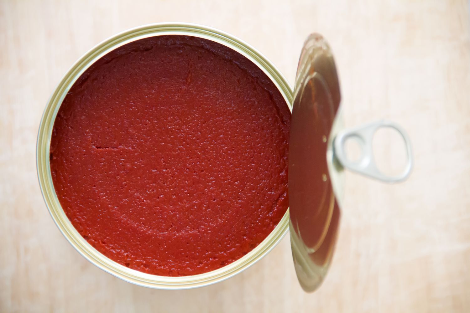 Tomato paste in can