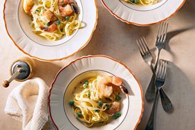 shrimp alfredo with fettuccine