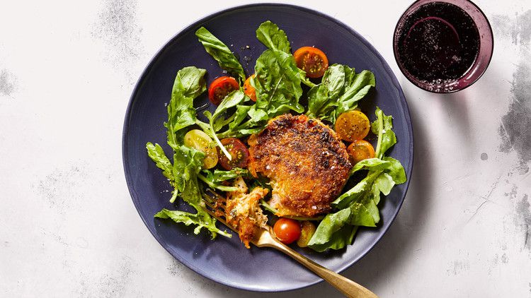tuna cakes with arugula-tomato salad