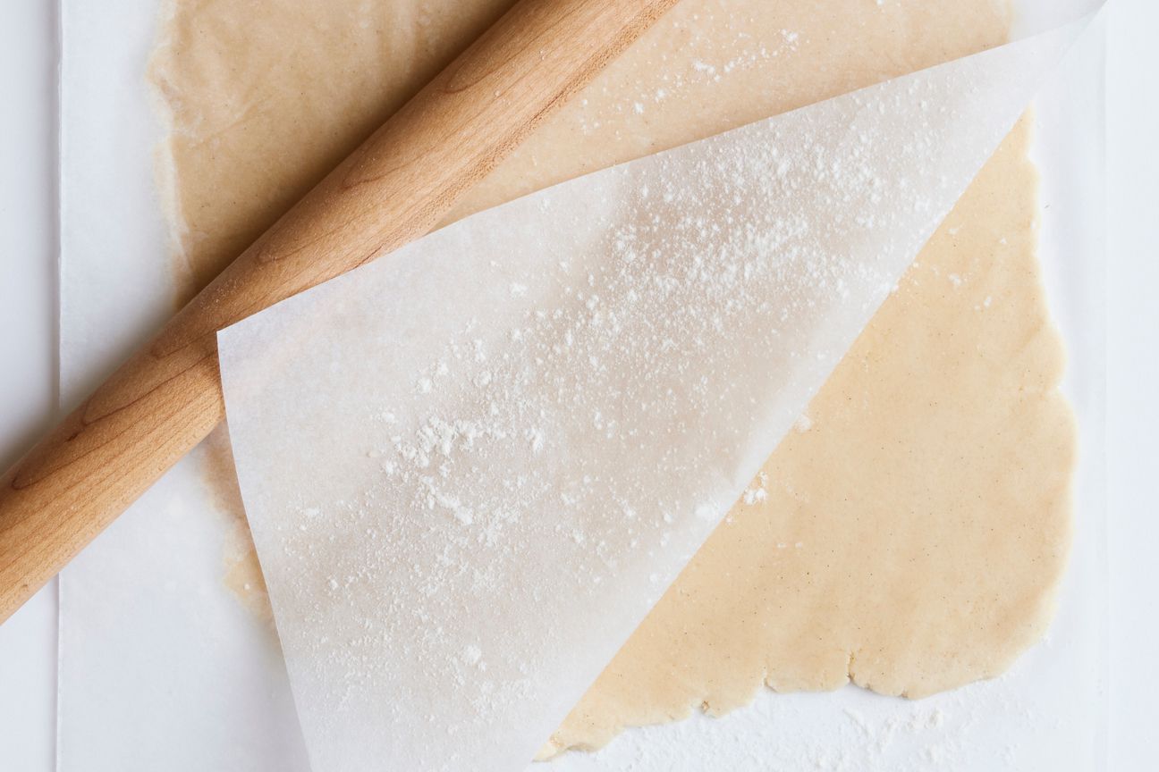 roll cookie dough parchment paper