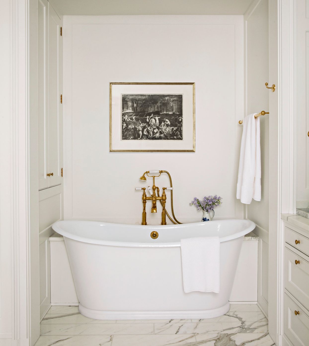 standalone white bathtub