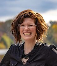 Headshot of writer Lauren Wellbank