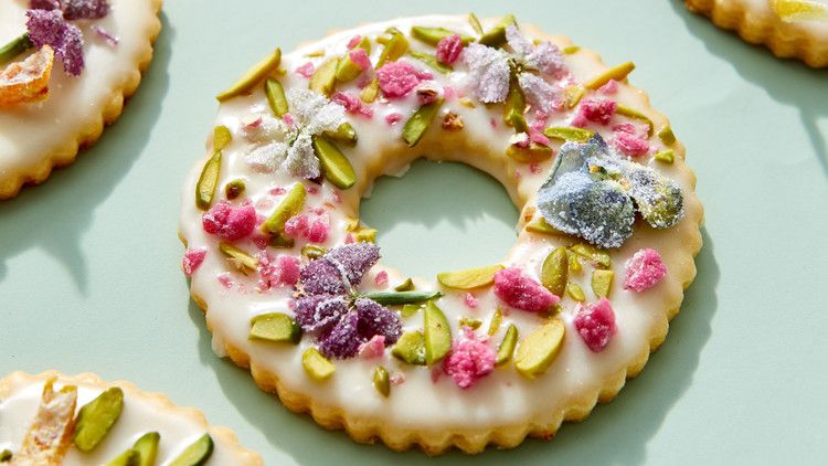 embellished wreath cookies