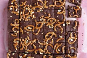 fudge-pretzels-0711med107478-swe001.jpg