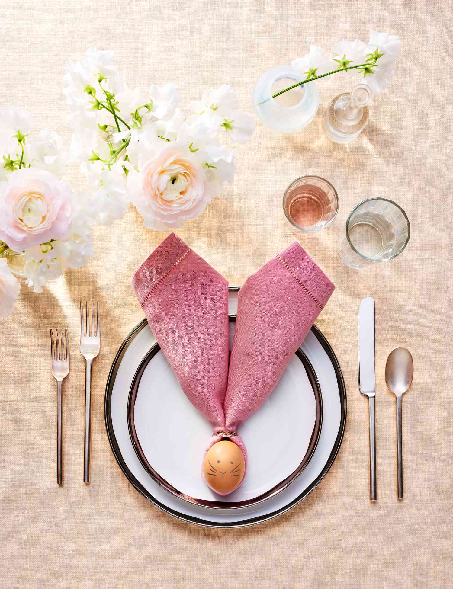 Easter place setting with flowers and egg