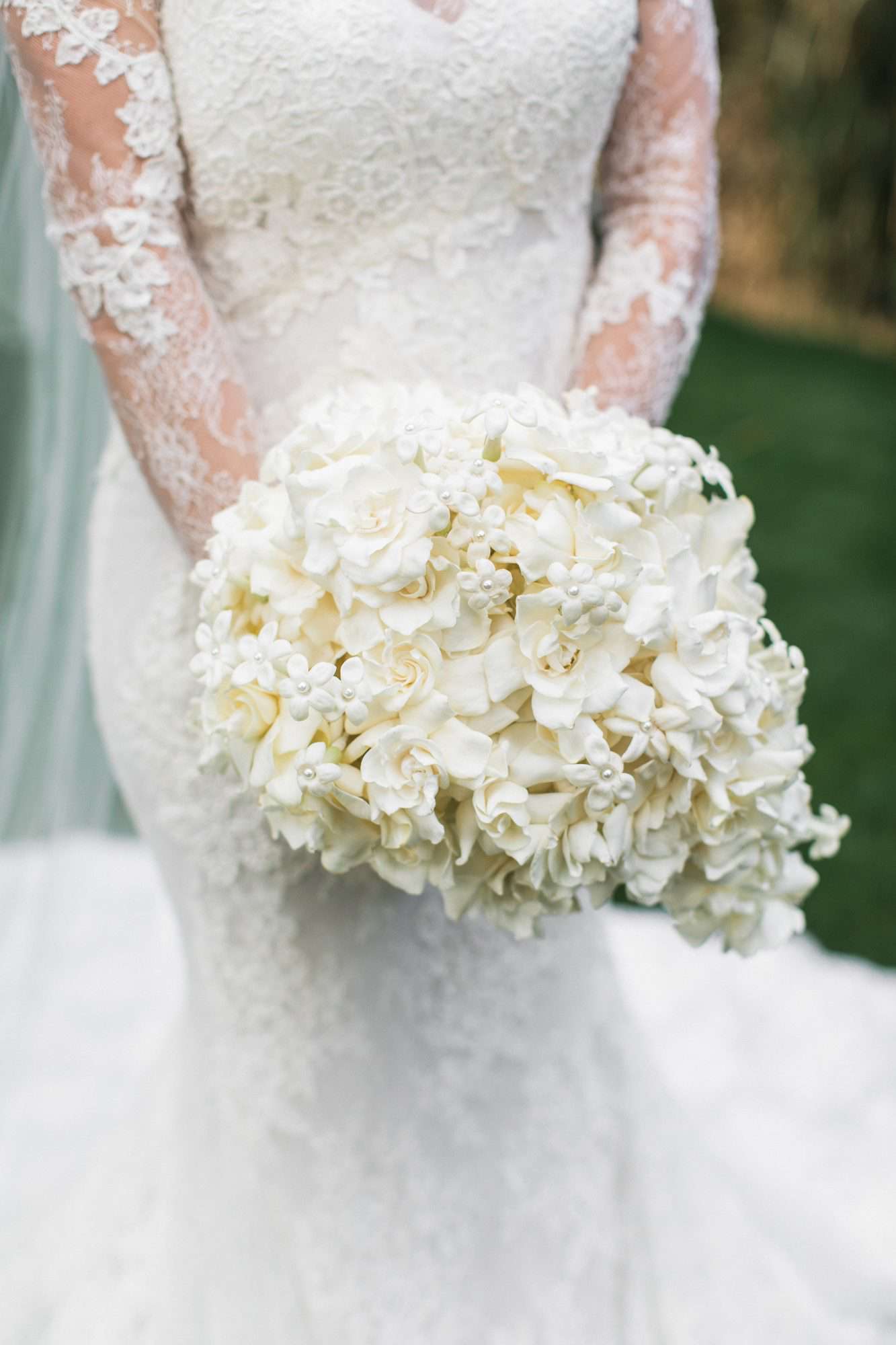 lyndsey magellan wedding white bouquet