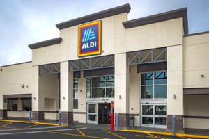 Exterior of an Aldi grocery store entrance