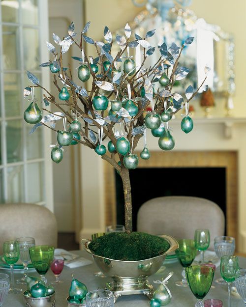 ml80_1297_ornaments_tree.jpg