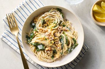 Lemony Pasta With Goat Cheese and Spinach