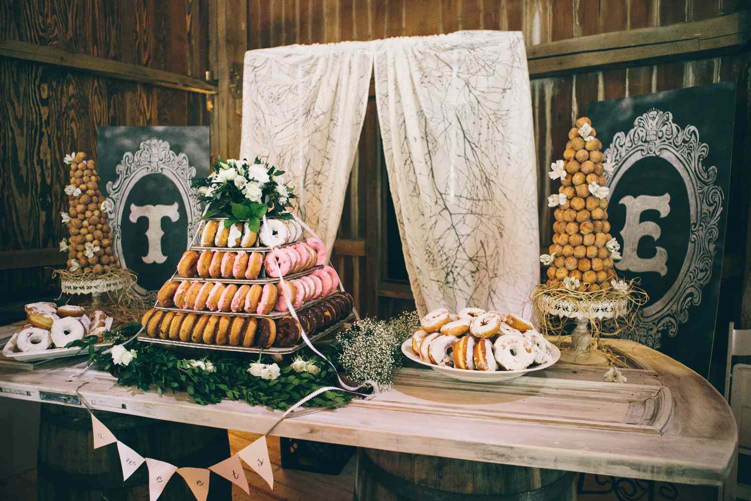 wedding donuts woodnote photography