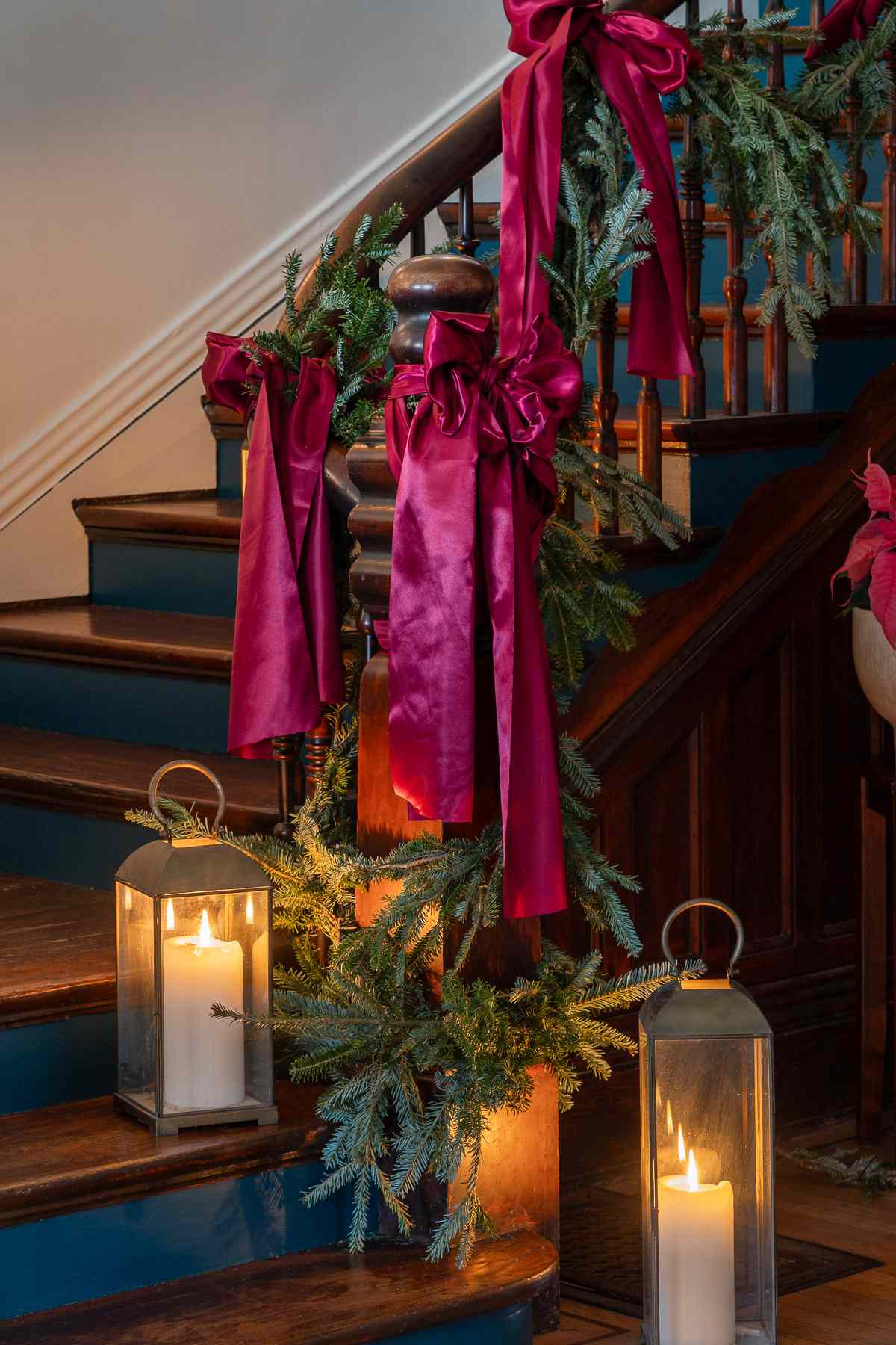 bows and candles christmas decor