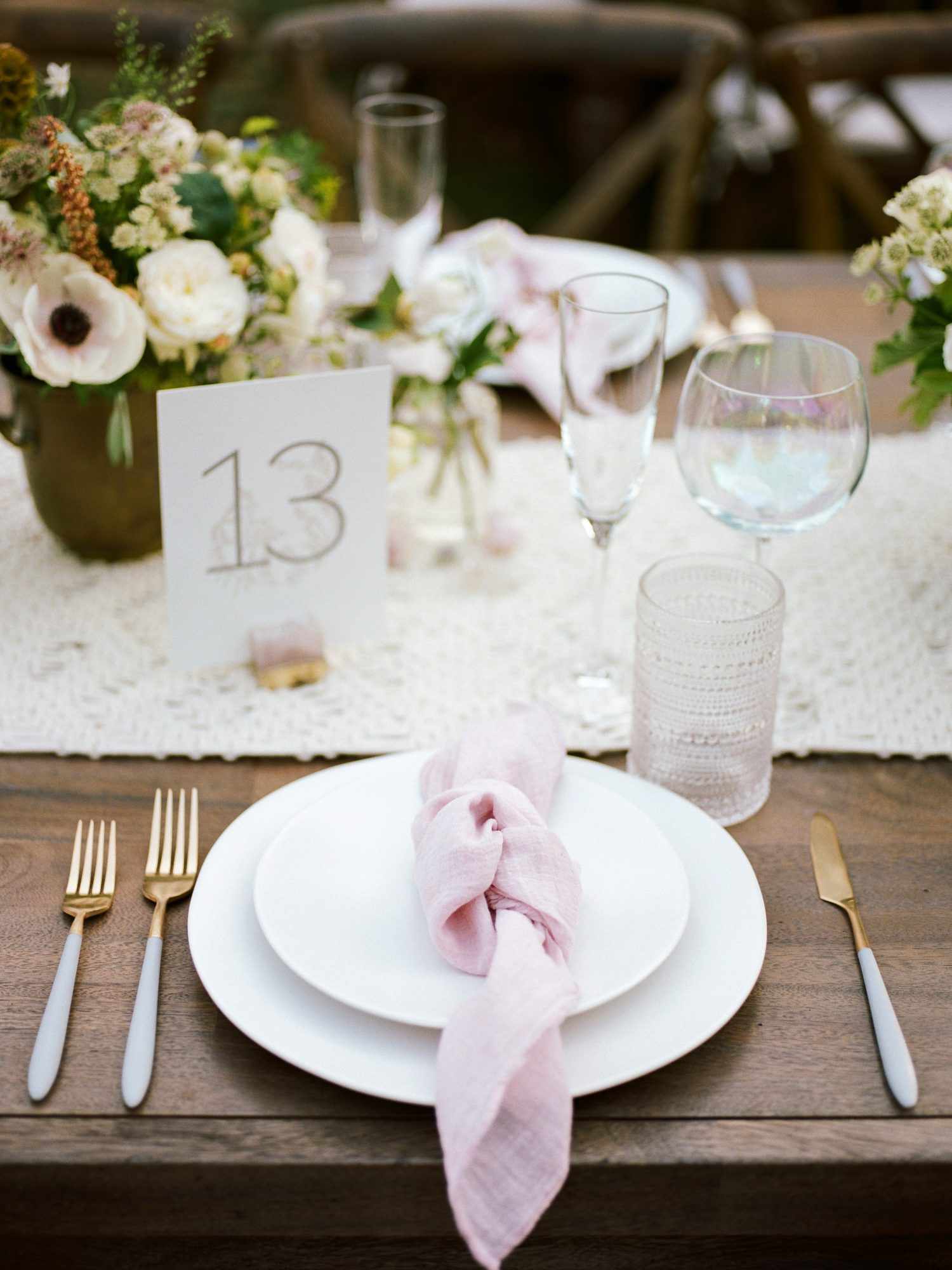 amanda chase wedding place setting centerpieces and table runner