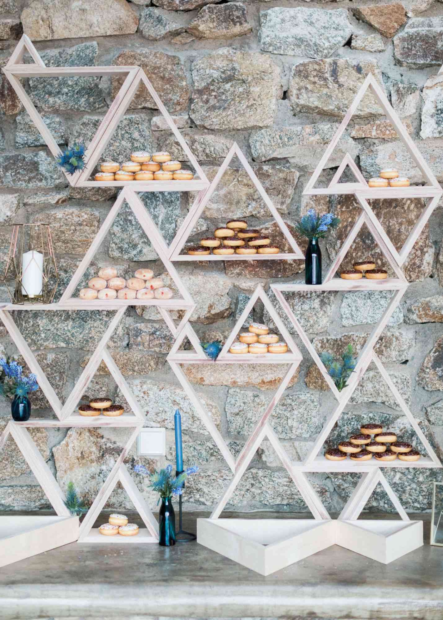 wedding donuts sandy and odysseas photography triangles