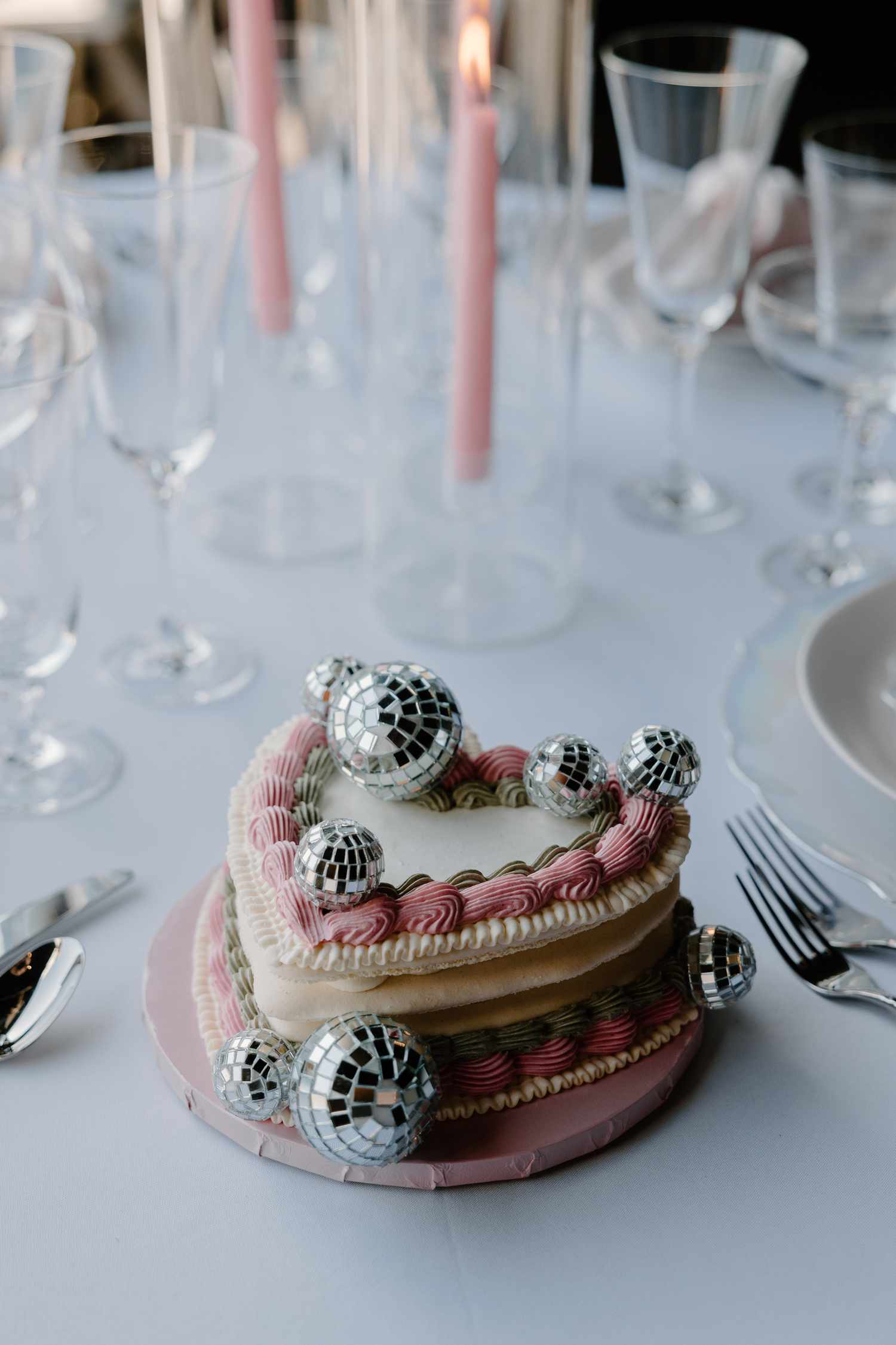 heart shaped wedding cake 
