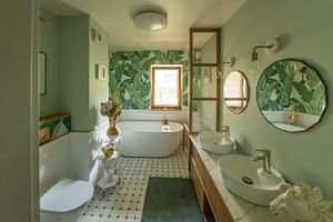 Green bathroom design 