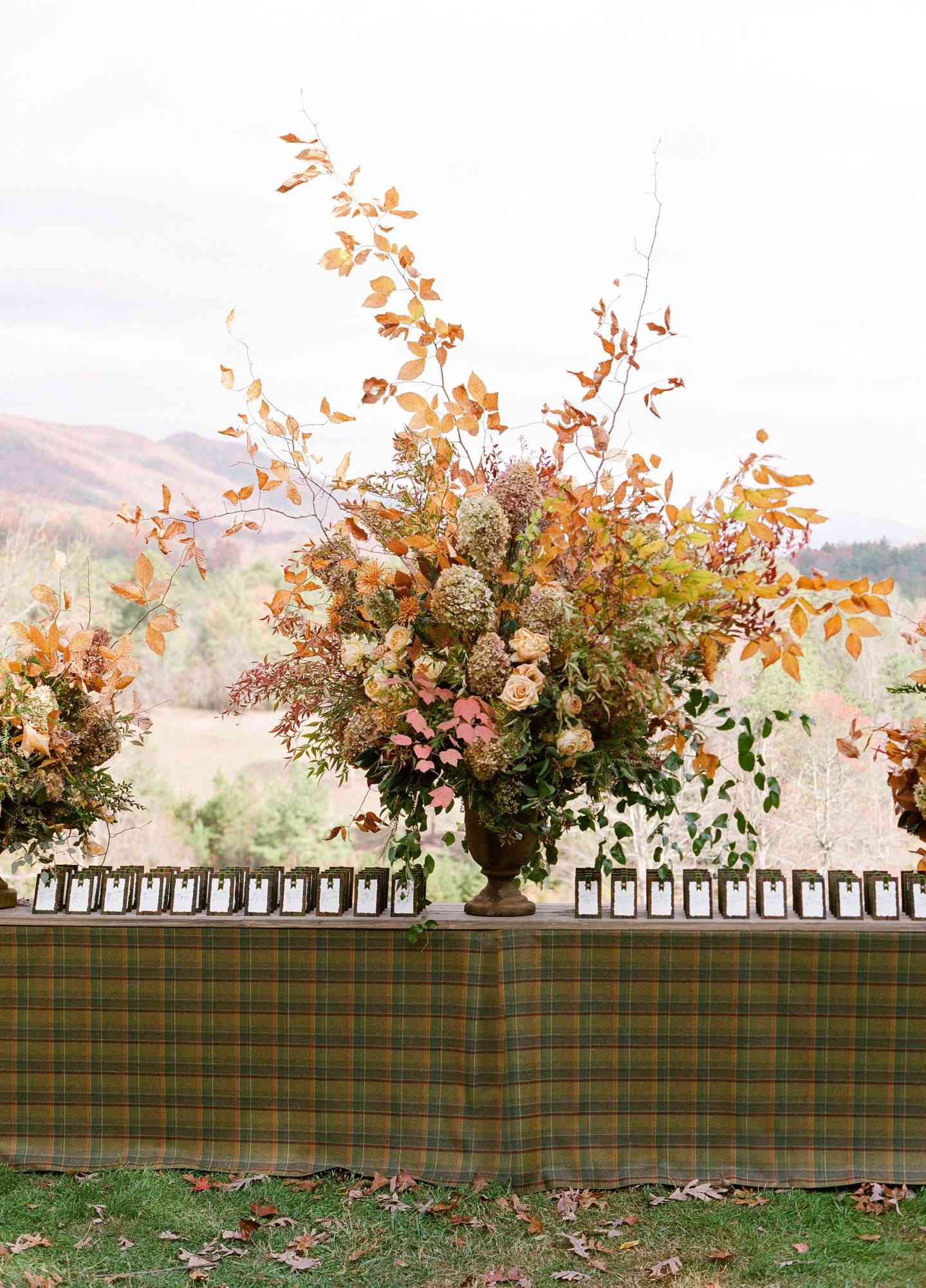 escort card table flowers