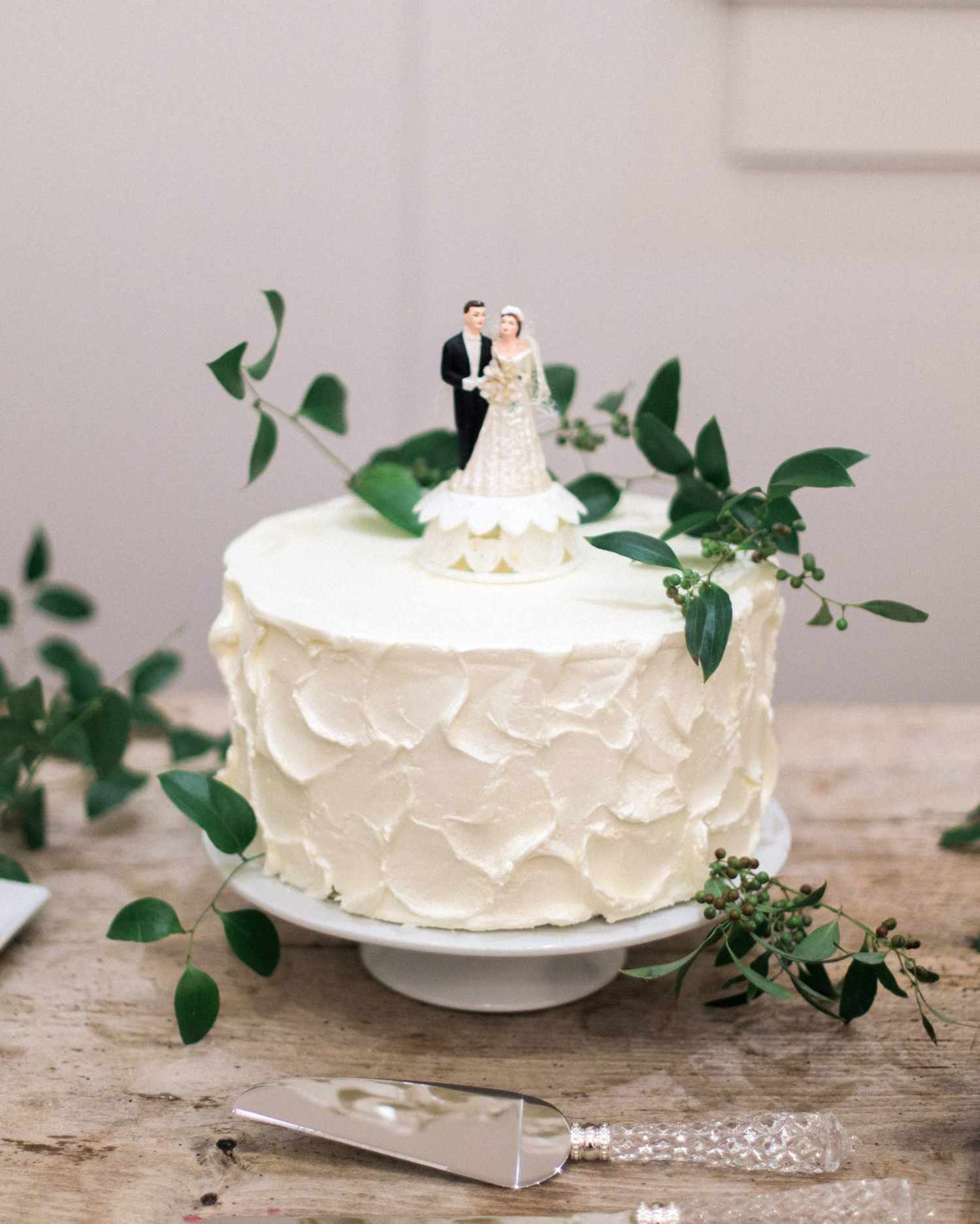 Simple Vintage Wedding Cake