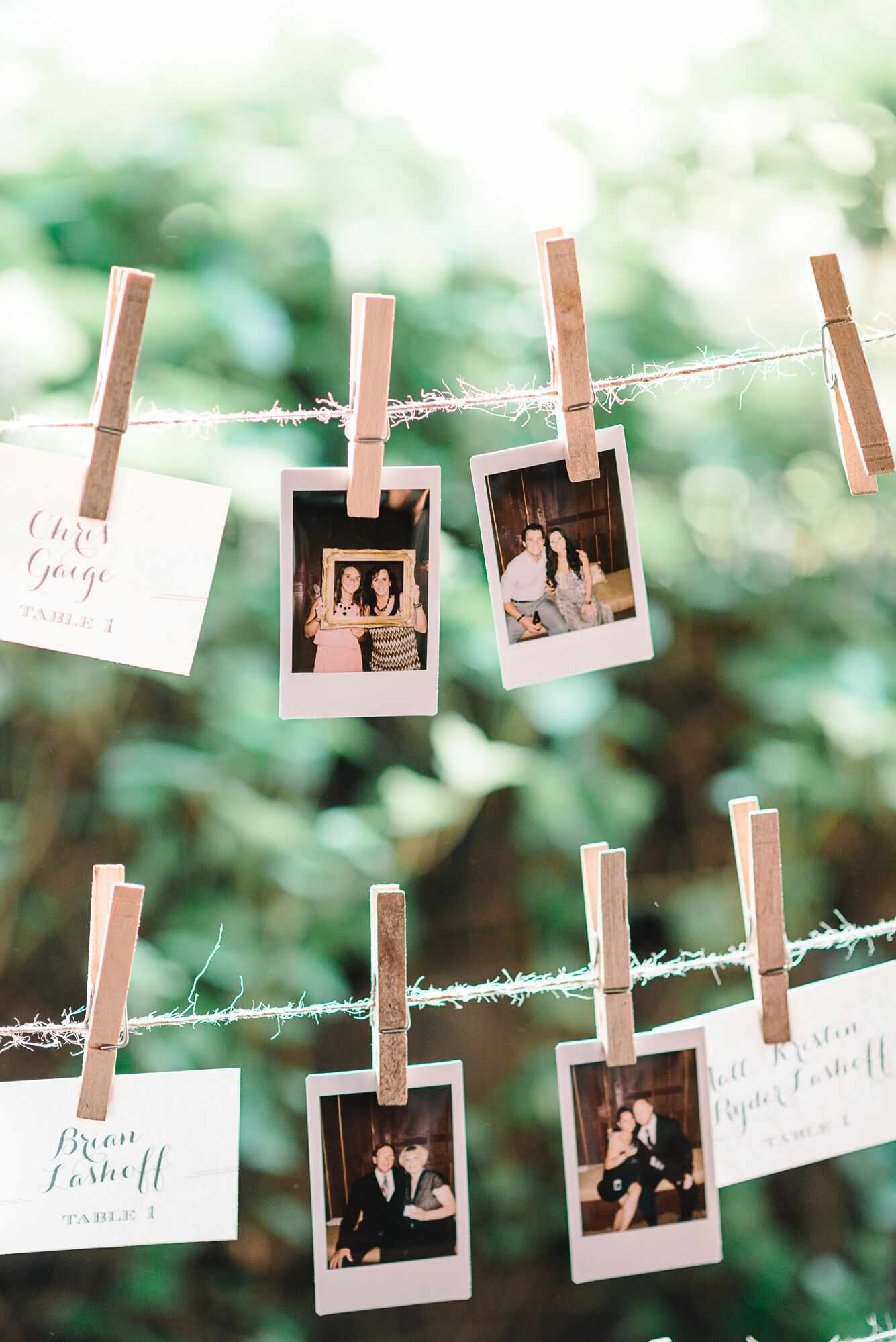 photograph seating card display
