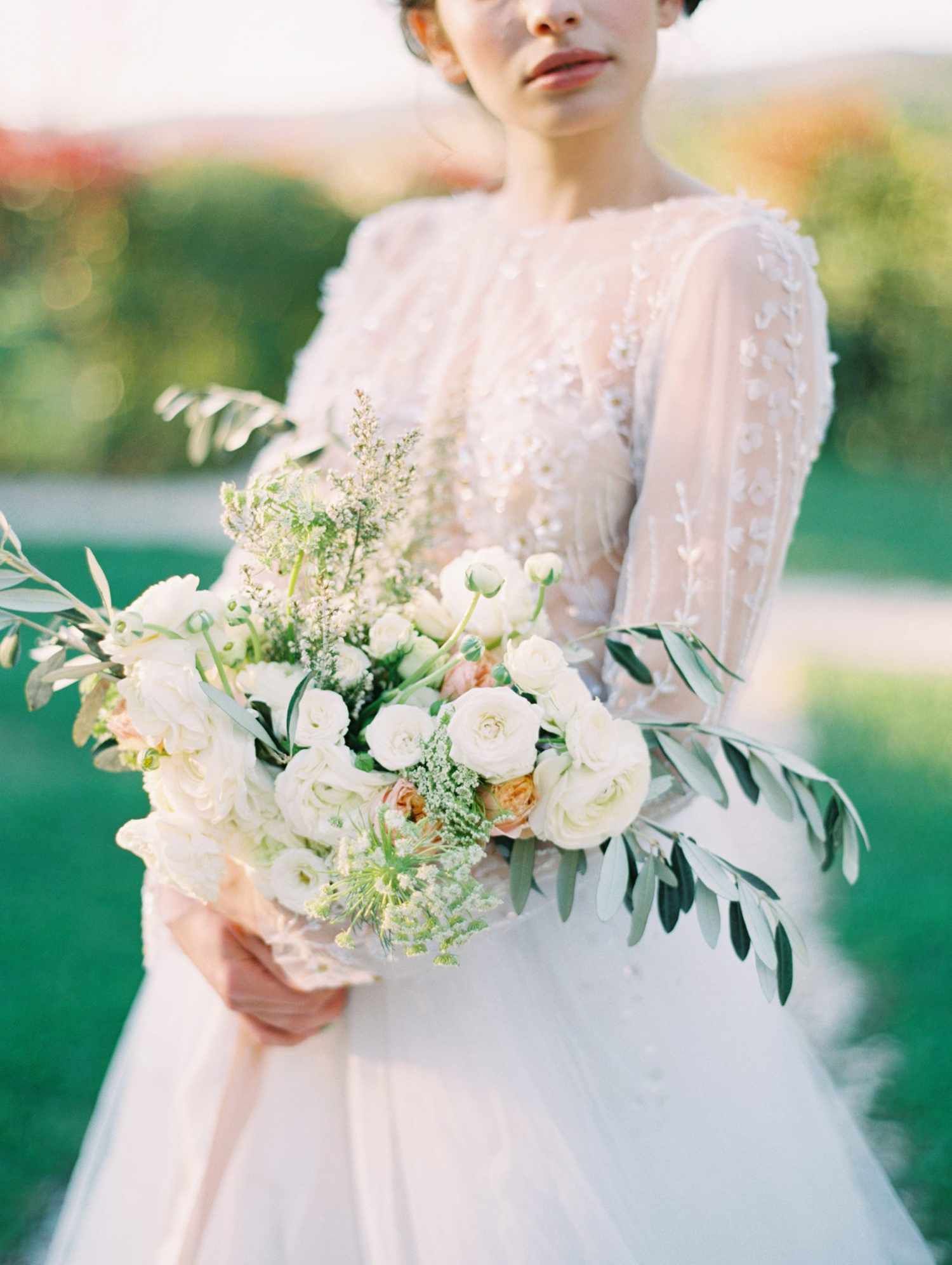Loose Bouquet with White Ranunculus and Queen Anne Lace